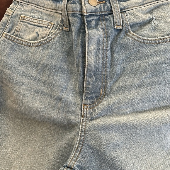 Universal Thread
Women's High Waisted Wide Leg High-Rise Jeans, Light wash short - Picture 8 of 8